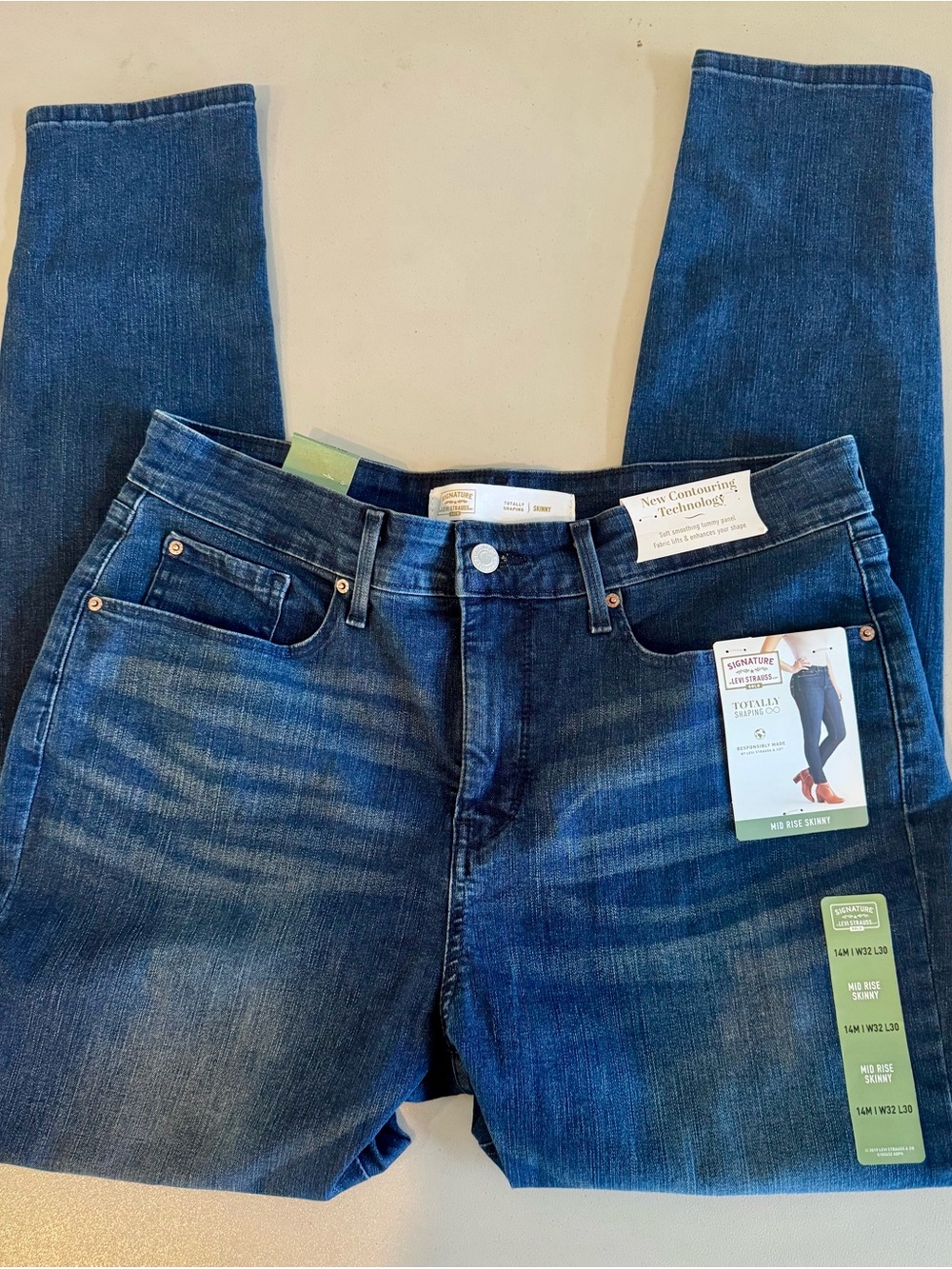 Levi's Blue Women's Skinny Totally Shaping Jeans -Dark Wash Size 14